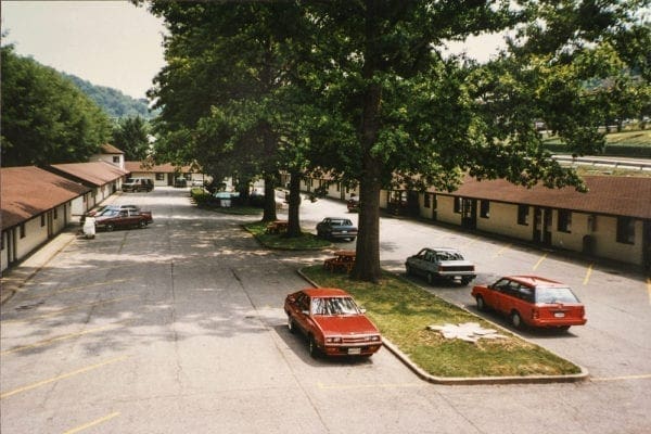 A color photo of the courtyard of a motel.