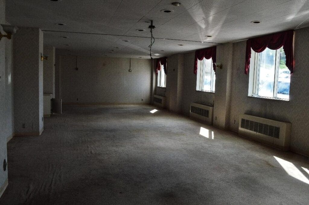 An empty room in an abandoned building.