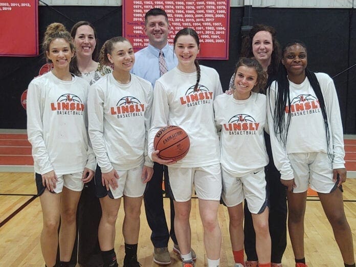 The Linsly girls basketball team