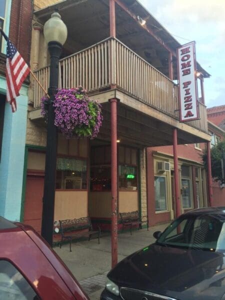 The front of Home Pizza in Barnesville