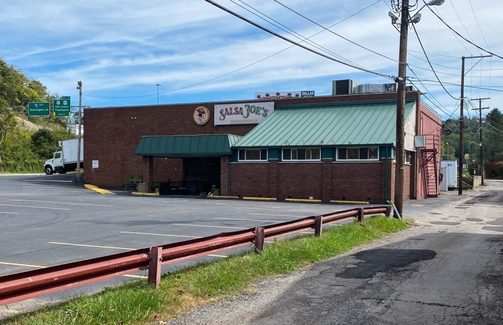 A photo of a closed restaurant.