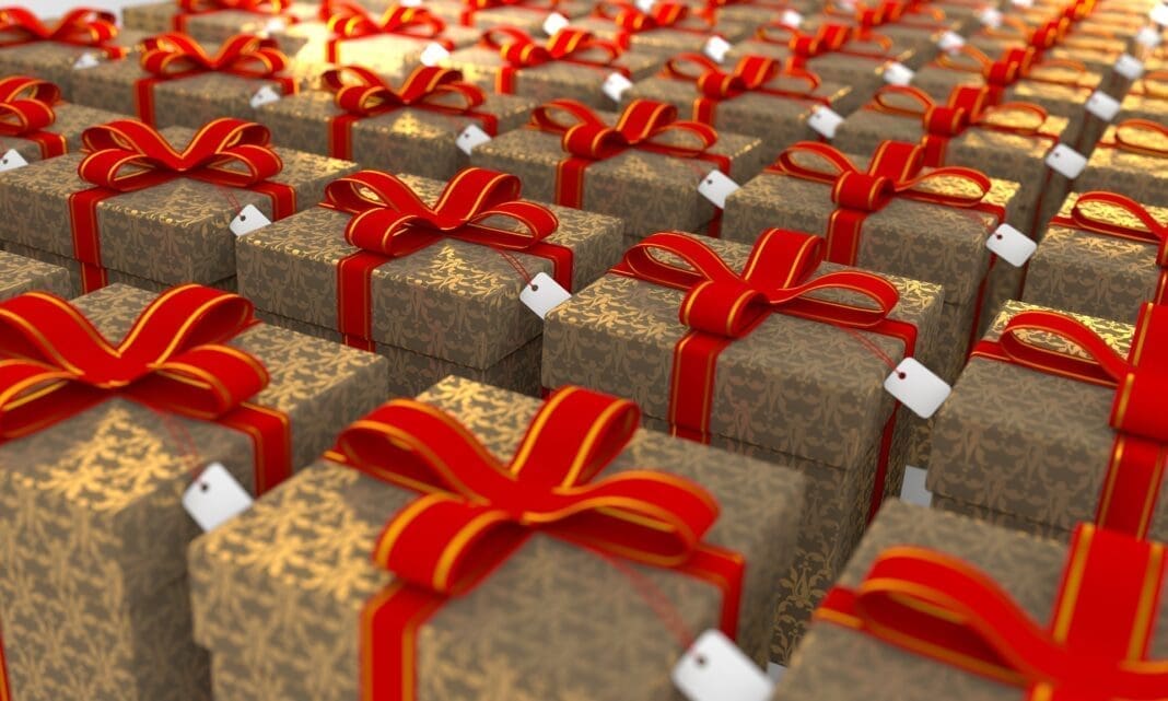 A number of rows of gifts.