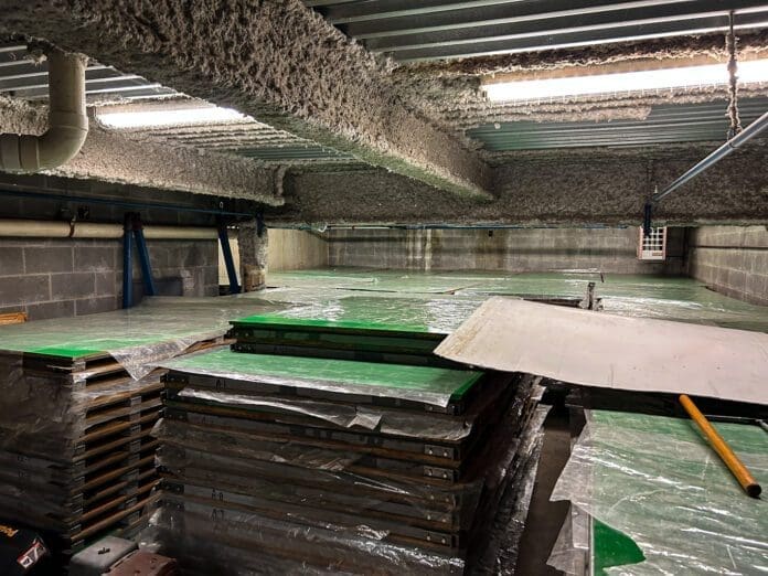 EE9EB475-C48C-4792-A58E-199EA237EF88 A cloest with a court.