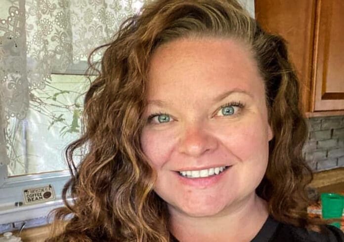 A6DA7CFB-12AF-418E-96A6-D34D64B1D7DB A smiling woman.