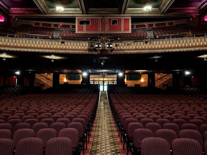 6EA19929-EE82-456E-84EC-421423C9130B There are seats.