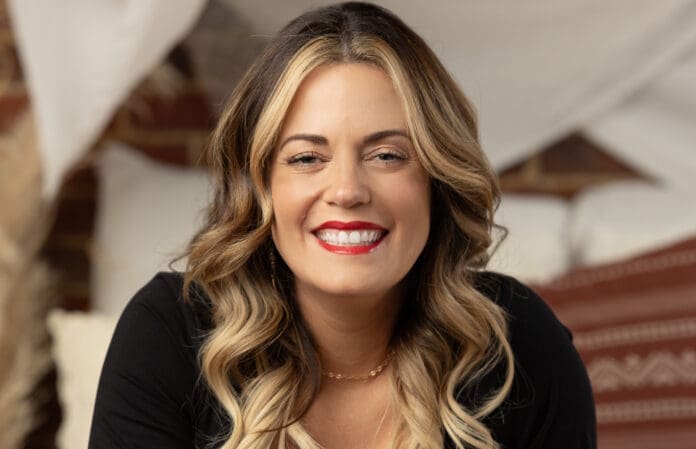 54E8CA14-B200-4E96-8FAF-4BCE8112591B A female.