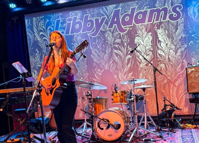 Screenshot A girl on stage.