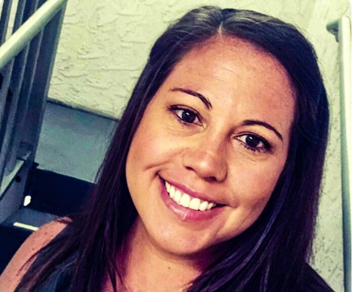 C7C4E047-5EBC-4C7F-8742-1881D65D5BD9 A lady.