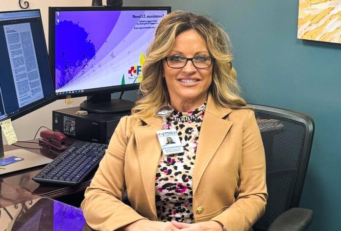 C7E5B73A-F303-4F0F-94A6-2F11D7B7842B-min A lady in a photo.