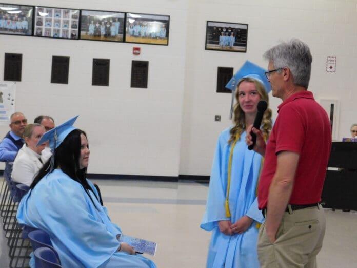 Baccalaureate_05 A group of people.