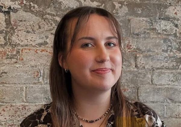 E472E635-5498-4809-B6FF-87550E8BEFF4 A female.