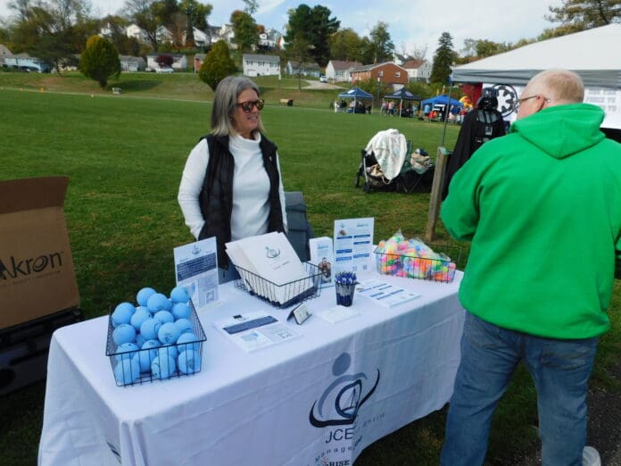 Red Ribbon_01 A table.
