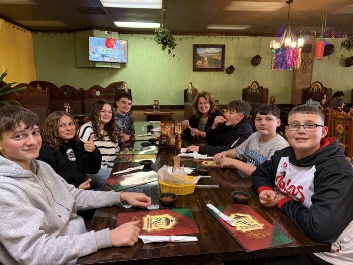 Spanish Field Trip_01 A number of students.