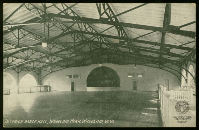 A black and white fphot.